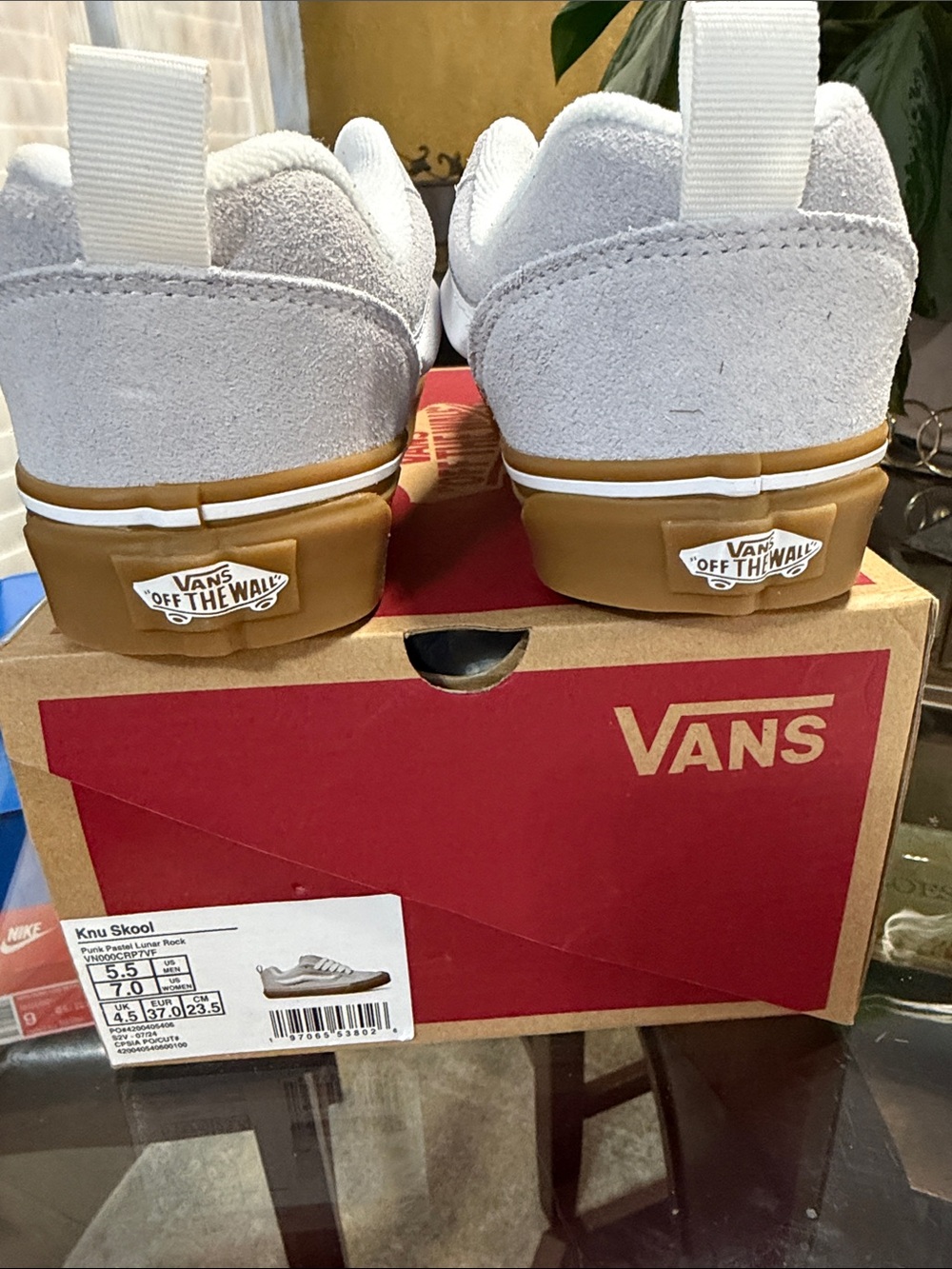 Vans Men’s 5.5 White Suede & Gum Old Skool Sneakers womens size 7 - Picture 5 of 8